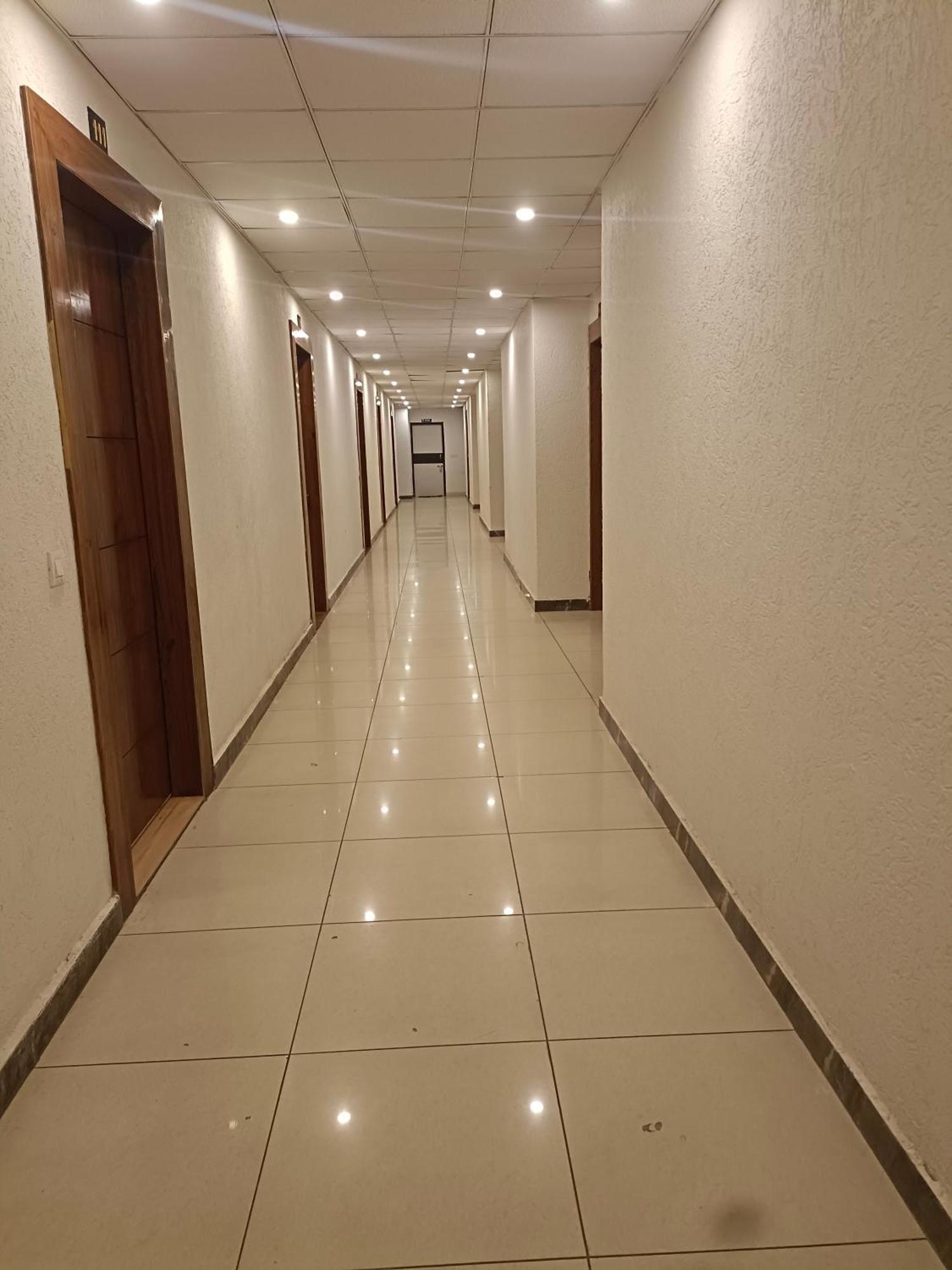The Aura Grand Hotel & Banquet - A Unit Of Sitara Kollection Hotels Rohtak Eksteriør bilde
